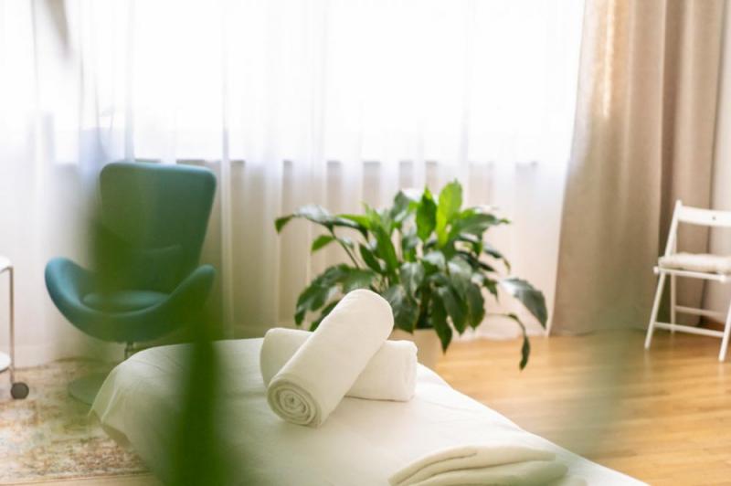 CE-AYURVEDA ART-Massagen Anwendungen - Harmonie durch Berührung